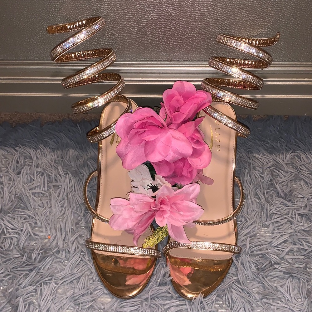 Gold shoes 🥰